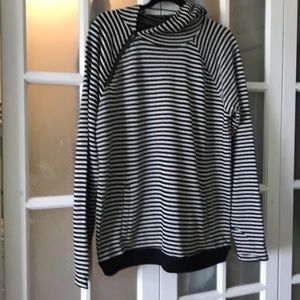 3/$15 Fancy cozy b/w  stripe hooded sweatshirt.